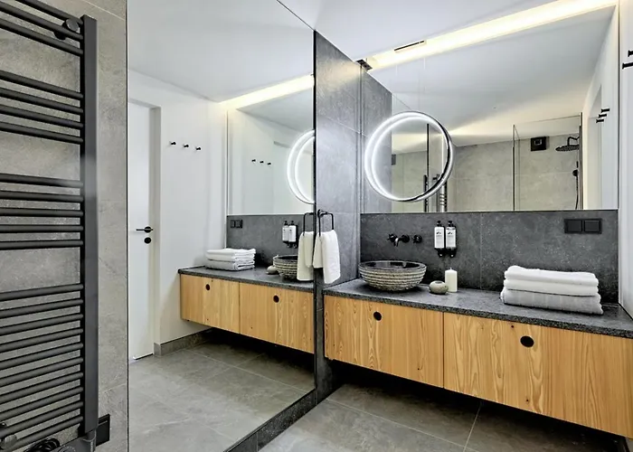 Harda House Friends & Aparthotel 4*