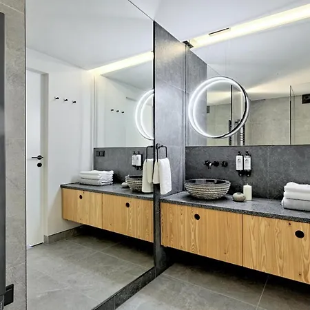 Harda House Friends & Aparthotel 4*