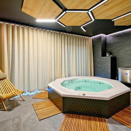 Harda House Friends & Aparthotel 4*