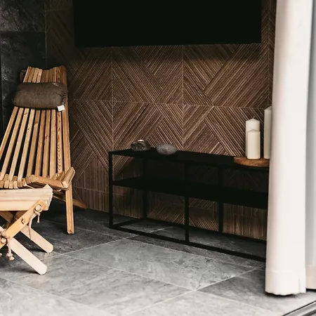 Harda House Friends & Aparthotel 4*