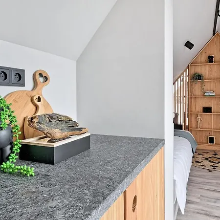 Harda House Friends & 4*