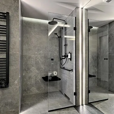 Harda House Friends & 4*