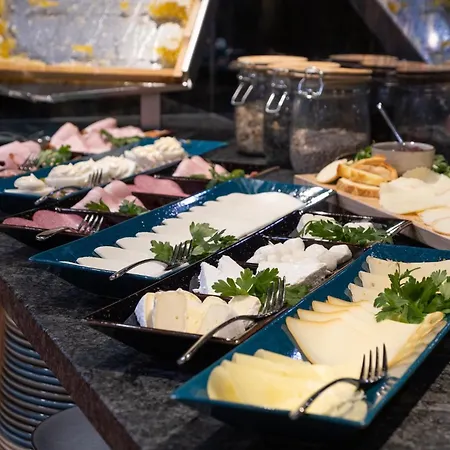 Aparthotel Harda House Friends & 4*