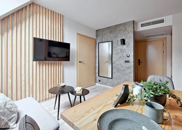 Harda House Friends & 4*