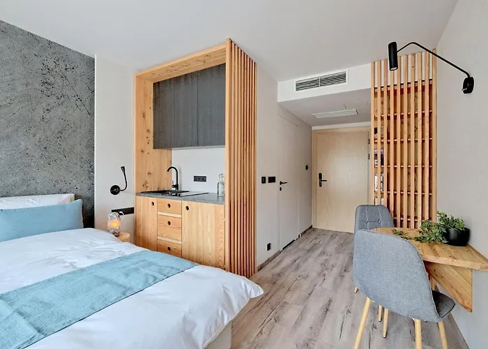 Harda House Friends & 4*