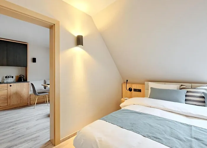 Harda House Friends &