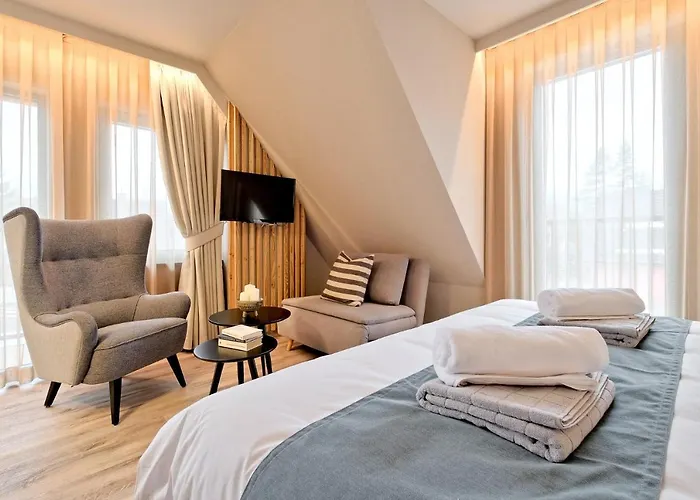 Harda House Friends & 4*