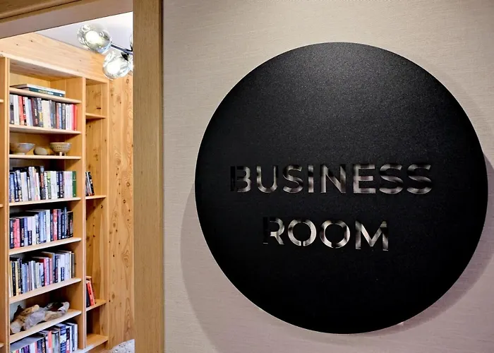 Harda House Friends & 4*