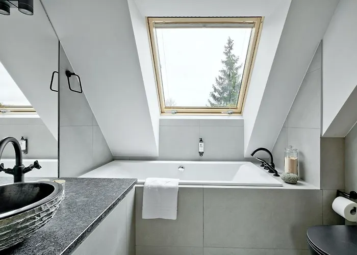 Harda House Friends &