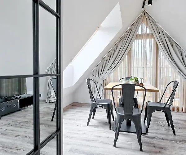 Harda House Friends &