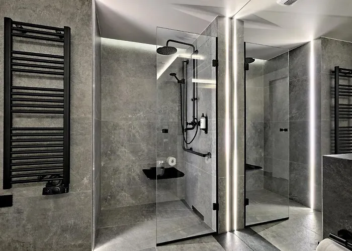 Harda House Friends & 4*